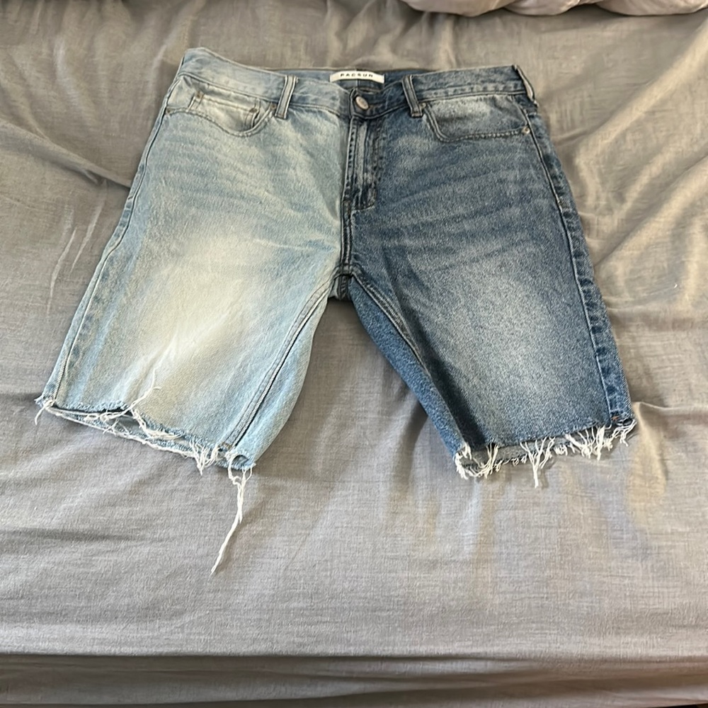 These are pacsun jeans shorts in a size 32 men’s.